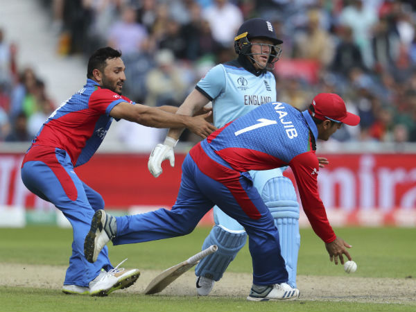 சிக்சர்களால் சாதனை 