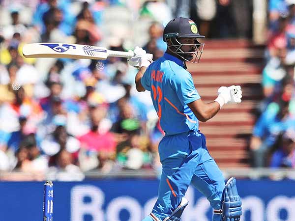 வர்ணனையாளர்கள் 