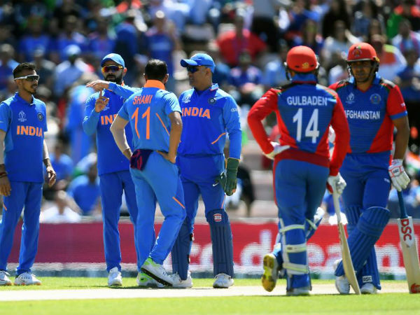 தோனி ஆடி இருக்கணும்