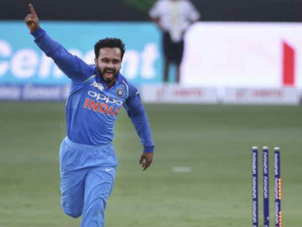 எப்படி போடுகிறார் 