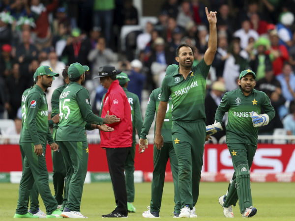 வீறு கொண்ட மிக்கி ஆர்தர் வீறு கொண்ட மிக்கி ஆர்தர்