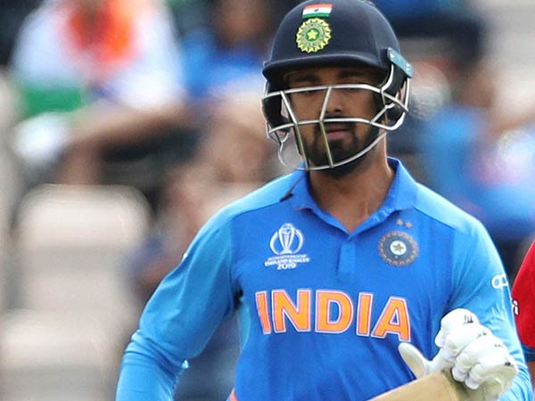 திட்டு வாங்கினார்