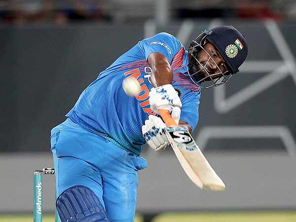 அணிக்குள் வந்தார் அணிக்குள் வந்தார்