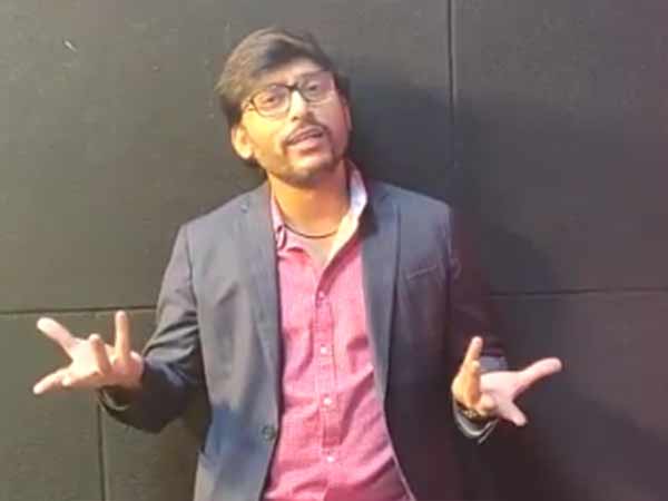 பந்துதான் அவரை அடிக்கிறது 