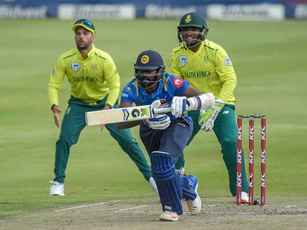 காட்சிகள் மாறின 