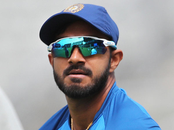 விஜய் ஷங்கர் இடம் பெற்றார்