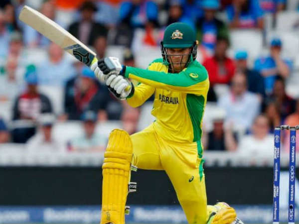 அலெக்ஸ் கேரி வந்தார்