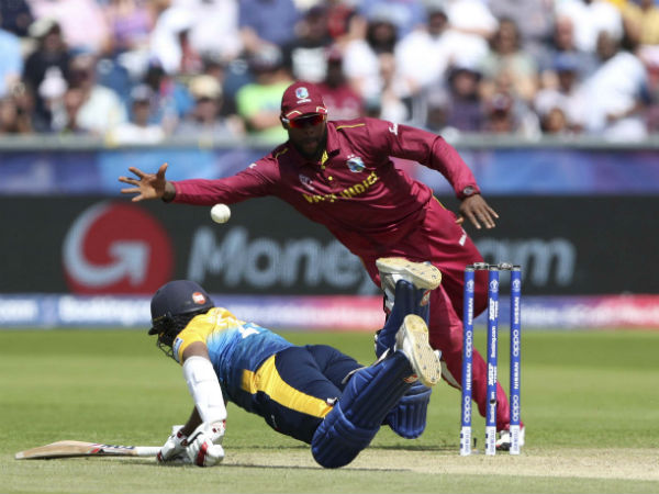 வெ.இண்டீஸ் பந்துவீச்சு 