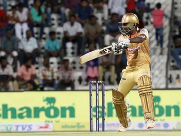 4 சிக்சர்கள் 