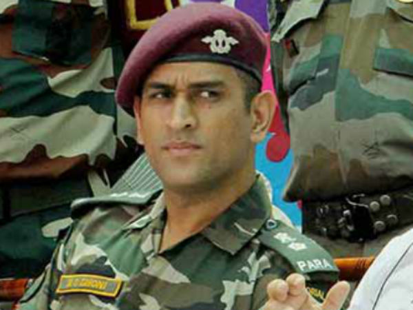 தரைப்படையில் தோனி 