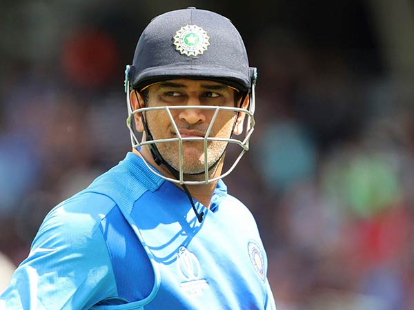 ஏன் இப்படி செய்கிறார்? ஏன் இப்படி செய்கிறார்?