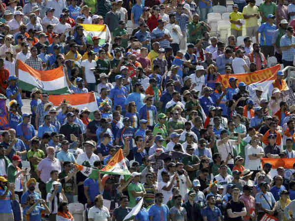 ரசிகர்கள் ரகளை 