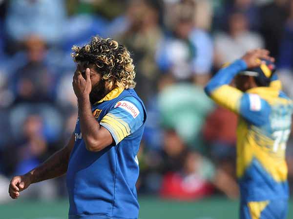 இலங்கை அணி தடுமாற்றம் 