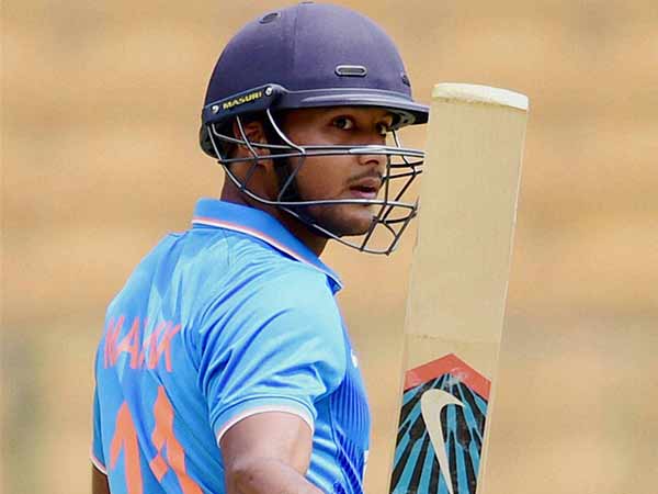 வந்துள்ளார் 