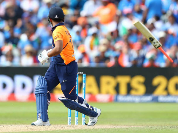 சிக்ஸர்கள் விளாசல்