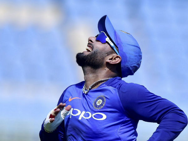 விக்கெட் கீப்பர் பொறுப்பு 