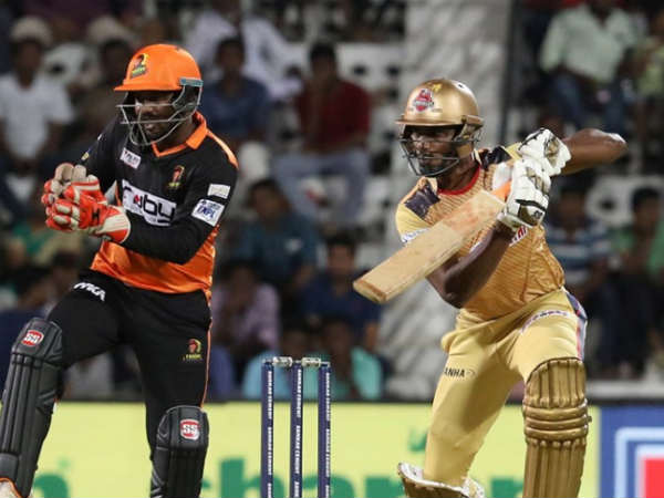 ரன்கள் சேர்ப்பு 