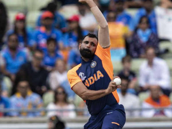 ஷமி, பும்ரா பந்துவீச்சு