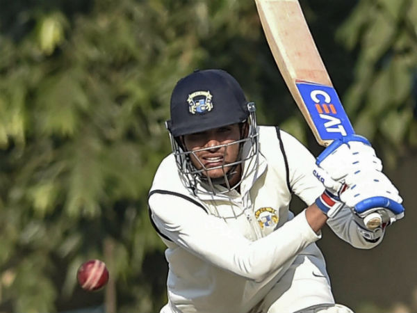 சிறப்பு இவர் 