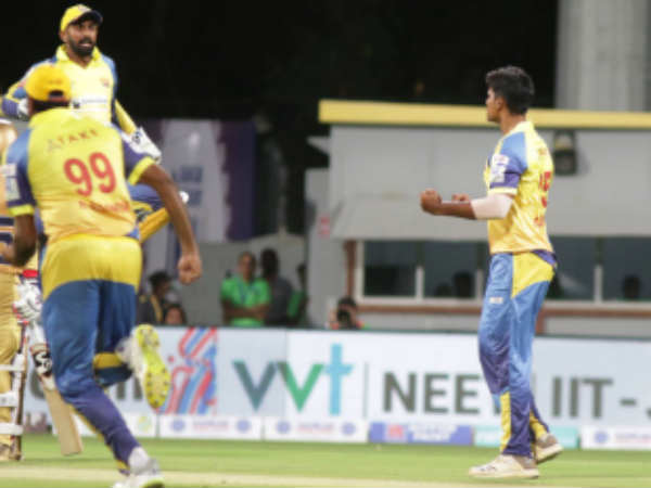 பந்துவீச்சு சூப்பர்