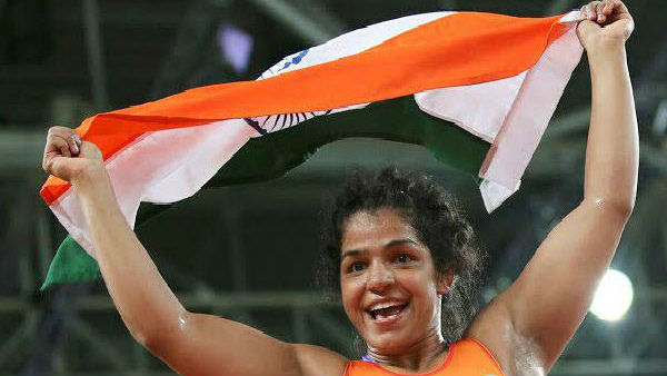 மகுடம் சூட்டியவர் 