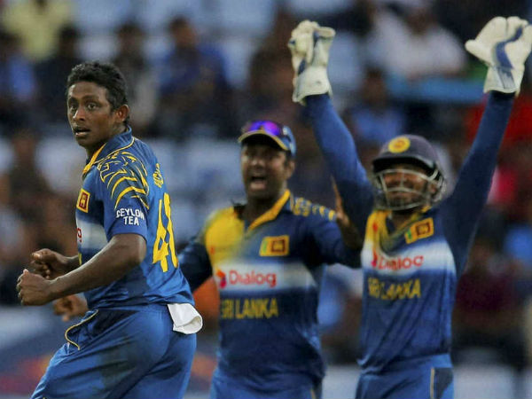 2 முறை 6 விக். 