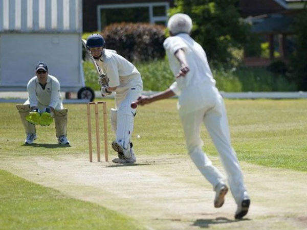 இங்கிலாந்து சென்றார் 