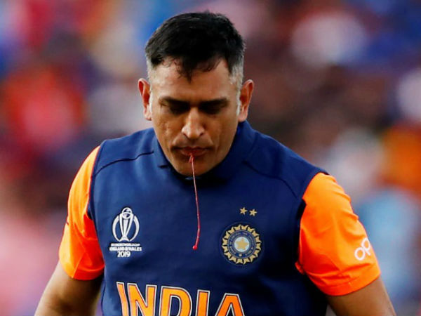 பதற்றத்தில் ரசிகர்கள் 