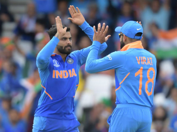 பந்துவீச்சாளர்கள் யார்?