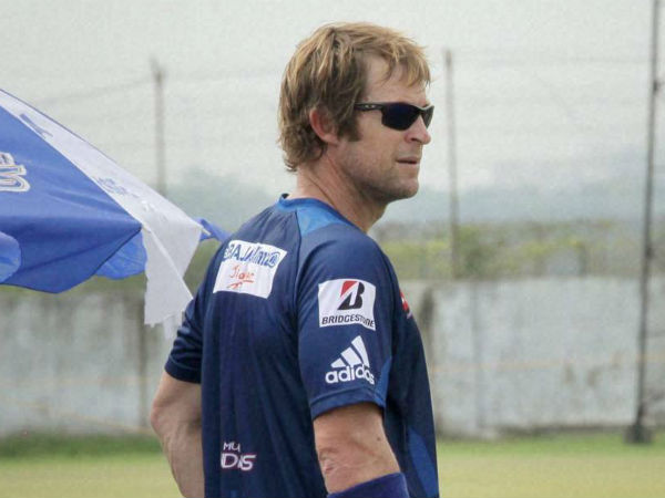 முன்னாள் வீரர் 