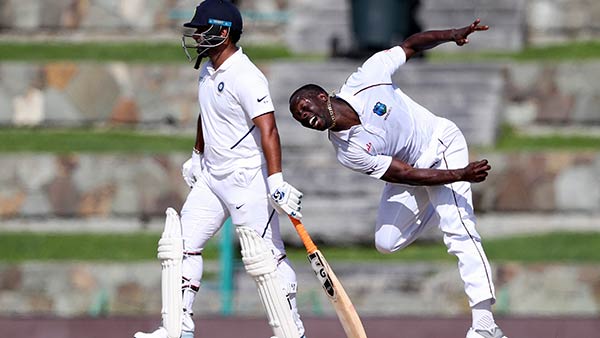 வெ.இண்டீஸ் பந்துவீச்சு