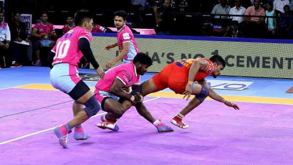 மல்லுக்கட்டிய வீரர்கள் 