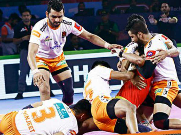 PKL 2019 : Dabang Delhi beat Jaipur Pink Panthers ; Puneri Paltan won Gujarat Fortunegiants