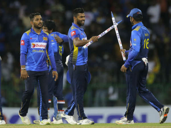 பைக்கில் பறந்து மகிழ்ச்சி 