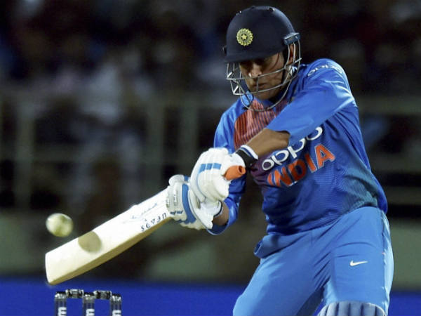 தோனி சர்ச்சை 