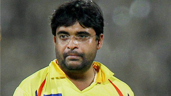 கணவர் சர்ச்சை