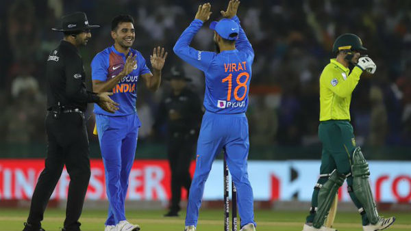 இந்தியா பந்துவீச்சு தேர்வு