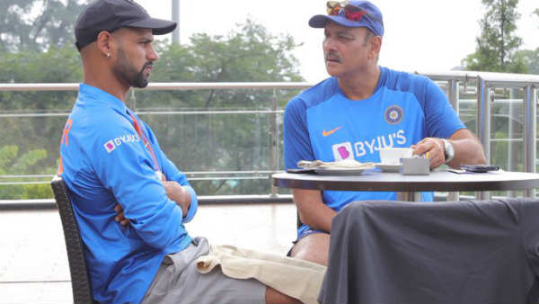 மழைக்கு நடுவே கையில் காபி