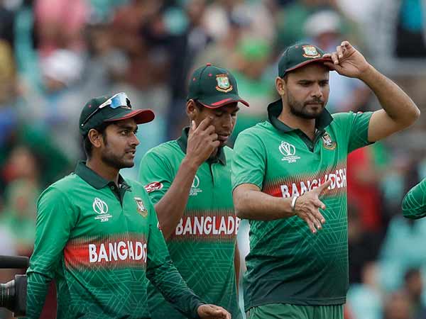 சதித்திட்டம் என்ற அதிகாரி