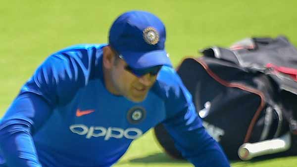 பயிற்சியில் தோனி