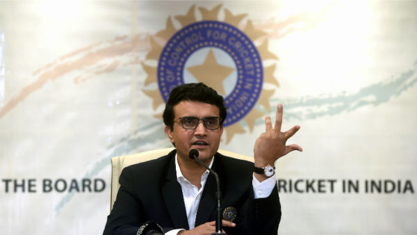 சென்டிமென்ட் கோட் அணிந்தார்