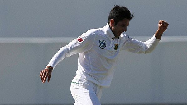 சிறந்த பந்துவீச்சாளராக வளர்வார்