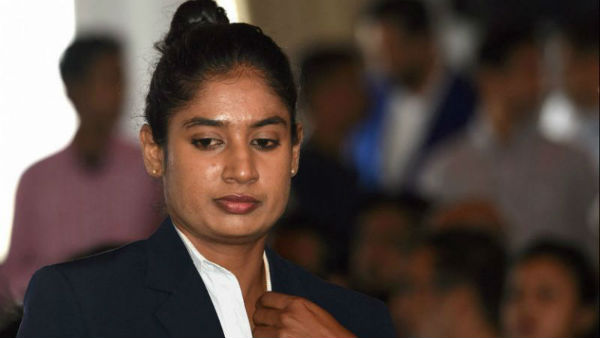 மகளிர் கிரிக்கெட்டில் முதல் நபர்