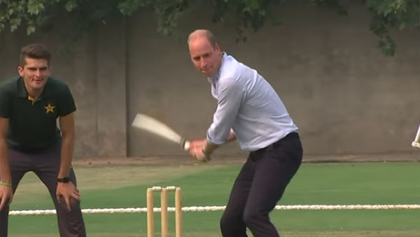 கிரிக்கெட் ஆடிய இளவரசர்