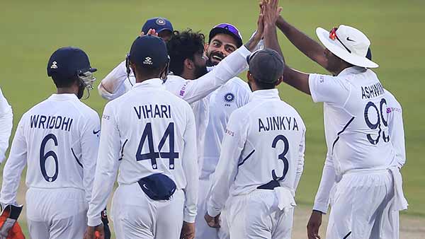 ஜடேஜா 2 விக்கெட்கள்