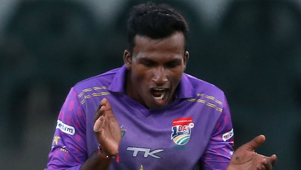 அறிமுகம் ஆனார்