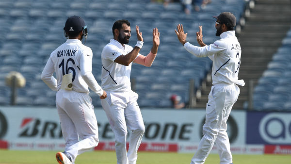 ஐந்து பந்துவீச்சாளர்கள்