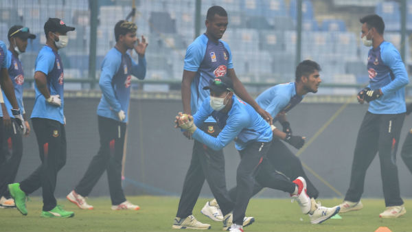 முகமூடி அணிந்து பயிற்சி