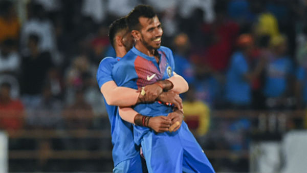 கை கொடுத்த பந்துவீச்சாளர்கள்