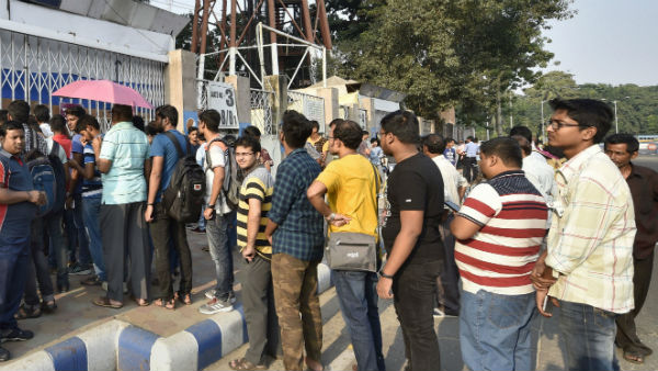  ரசிகர்கள் மிகுந்த உற்சாகம் 